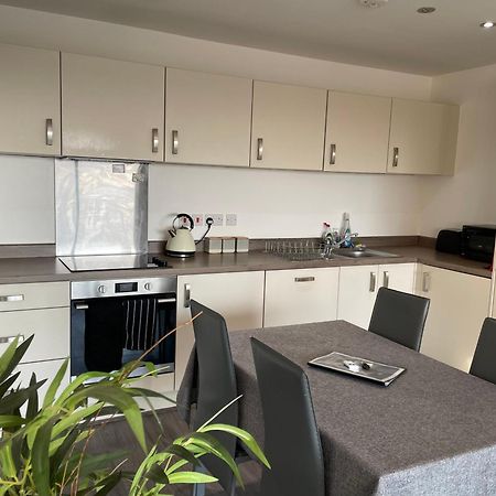 Balcony Marina Apartment With City Skyline Views - Free Secure Parking Manchester Kültér fotó