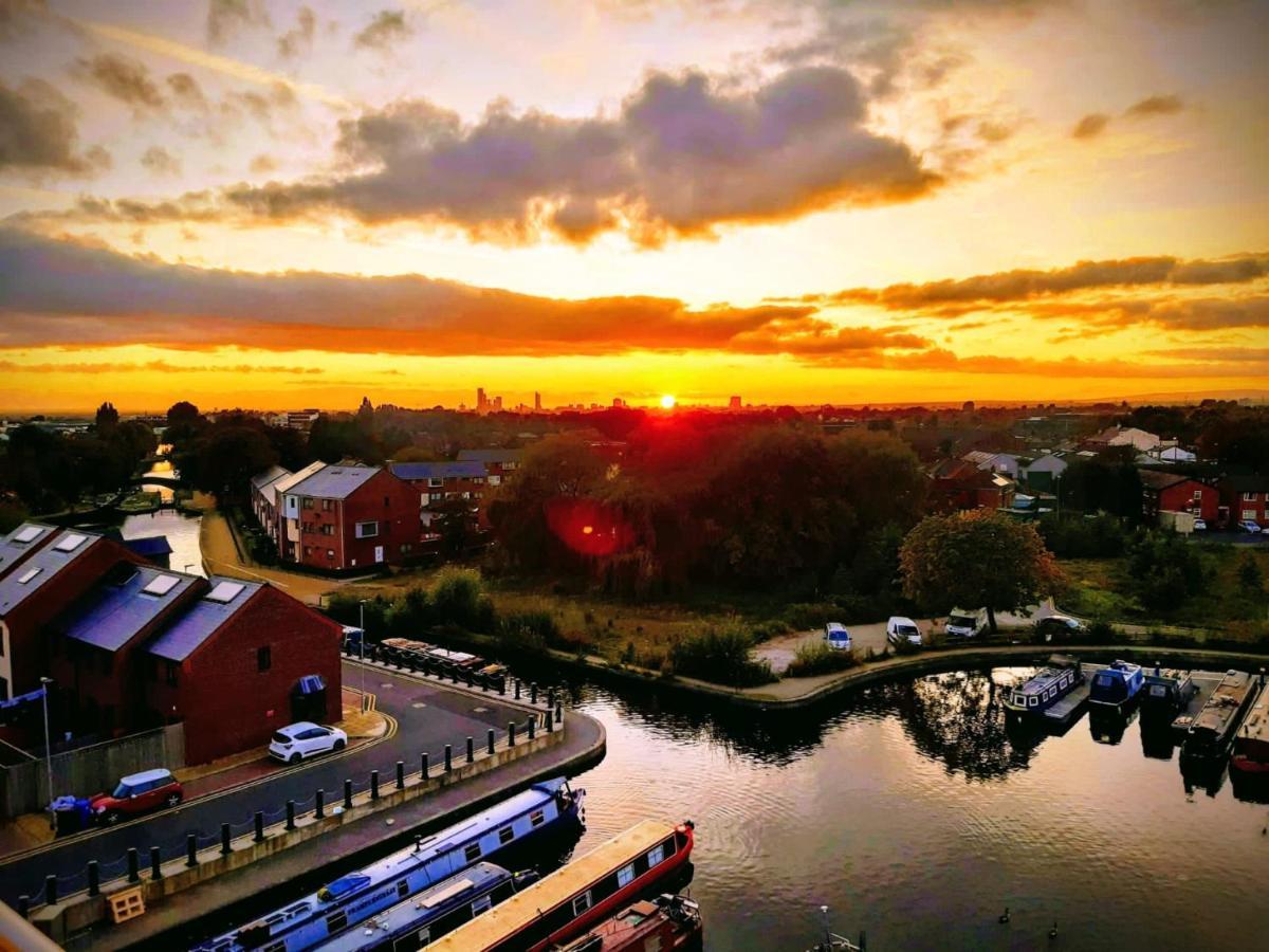Balcony Marina Apartment With City Skyline Views - Free Secure Parking Manchester Kültér fotó