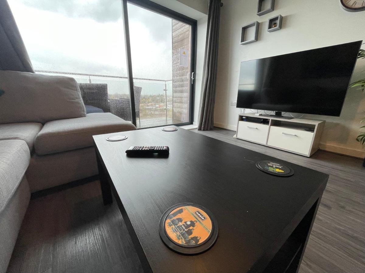 Balcony Marina Apartment With City Skyline Views - Free Secure Parking Manchester Kültér fotó
